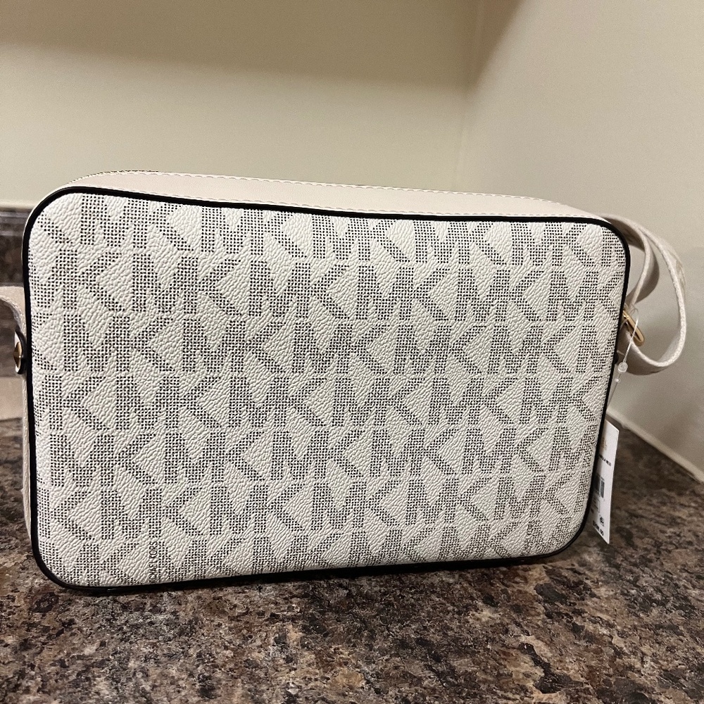 NWT Jet Set Large Printed Logo Crossbody Bag - Vanilla - Picture 3 of 4